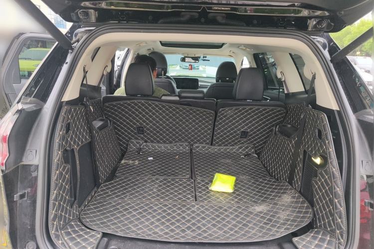 Used Ford Edge 2021 PLUS EcoBoost 245 Two-Wheel-Drive Titanium 7-Seater Trunk