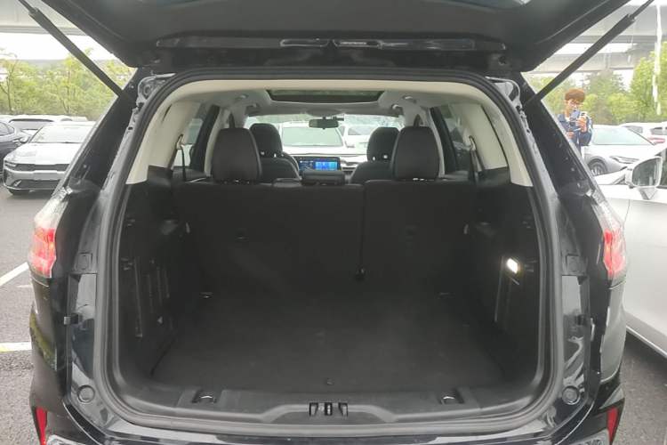 Used Ford Edge 2021 PLUS EcoBoost 245 Two-Wheel-Drive Platinum Edition 5 Seats Trunk