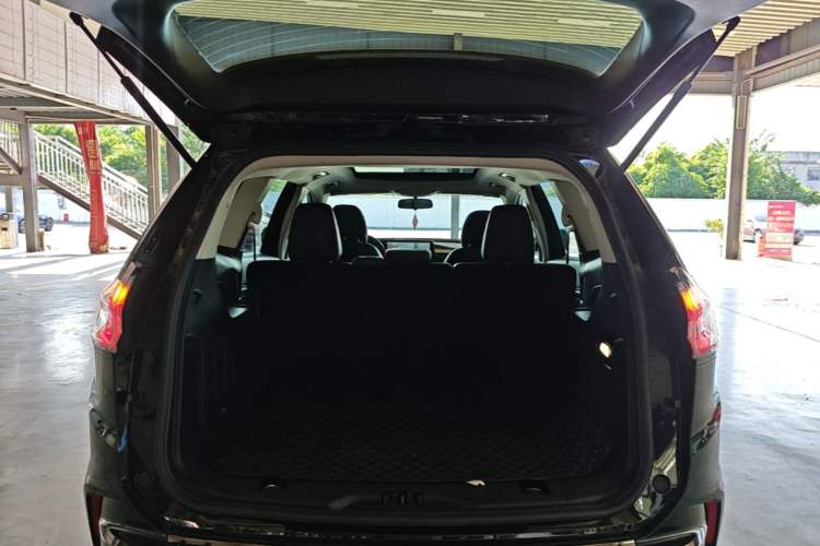 Used Ford Edge 2021 PLUS EcoBoost 245 Two-Wheel-Drive Platinum Edition 5 Seats Trunk