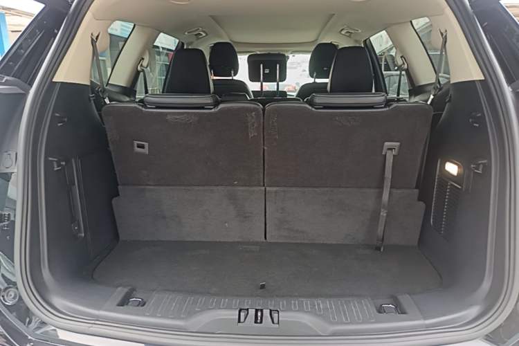 Used Ford Edge 2021 PLUS EcoBoost 245 Two-Wheel-Drive Titanium 7-Seater Trunk