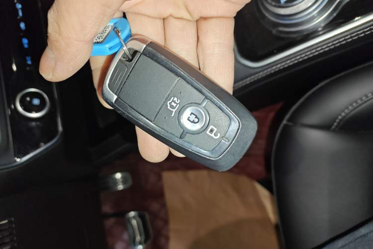 Used Ford Edge 2021 PLUS EcoBoost 245 Two-Wheel-Drive Titanium 7-Seater Vehicle Key