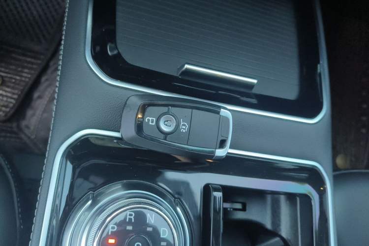 Used Ford Edge 2021 PLUS EcoBoost 245 Two-Wheel-Drive Titanium 7-Seater Vehicle Key