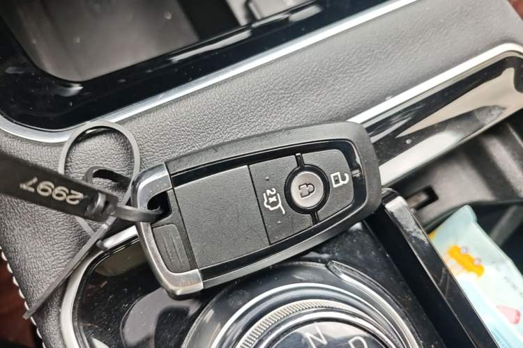 Used Ford Edge 2021 PLUS EcoBoost 245 Two-Wheel-Drive Titanium 7-Seater Vehicle Key