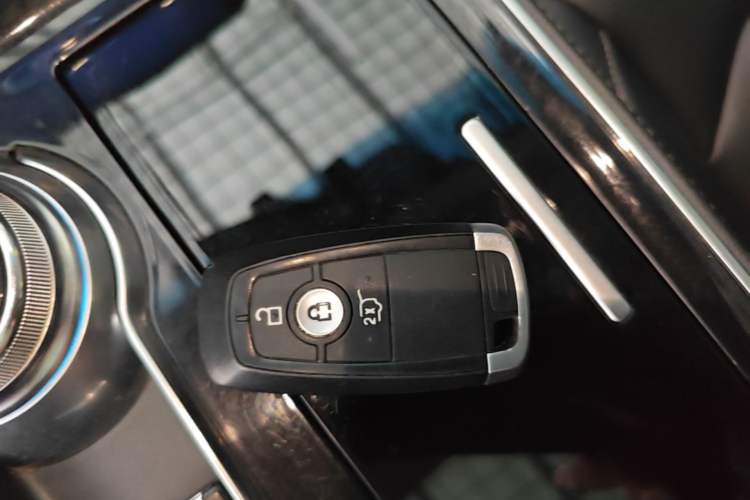 Used Ford Edge 2021 PLUS EcoBoost 245 Two-Wheel-Drive Platinum Edition 5 Seats Vehicle Key