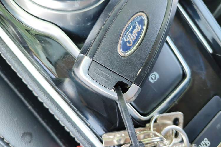 Used Ford Edge 2021 PLUS EcoBoost 245 Two-Wheel-Drive Platinum Edition 5 Seats Vehicle Key