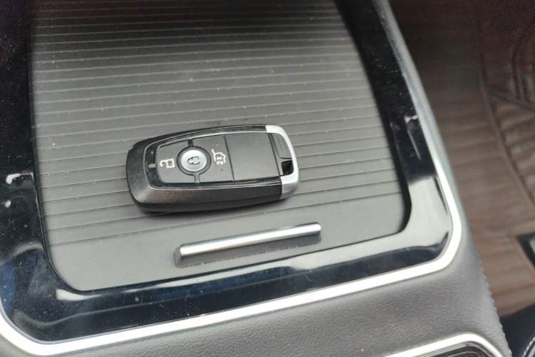 Used Ford Edge 2021 PLUS EcoBoost 245 Two-Wheel-Drive Titanium 7-Seater Vehicle Key
