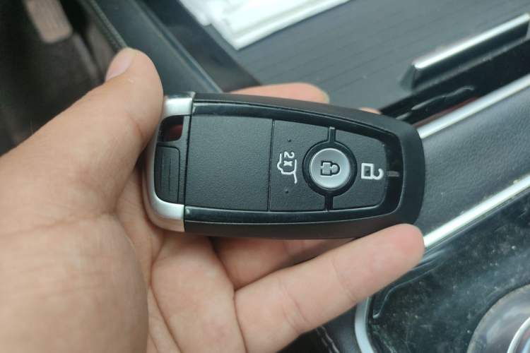 Used Ford Edge 2021 PLUS EcoBoost 245 Two-Wheel-Drive Platinum Edition 5 Seats Vehicle Key