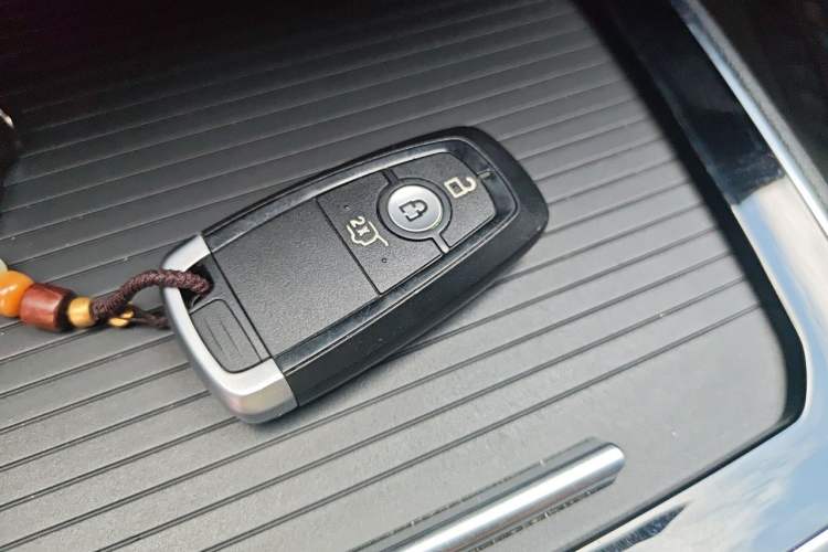 Used Ford Edge 2021 PLUS EcoBoost 245 Two-Wheel-Drive Titanium 7-Seater Vehicle Key