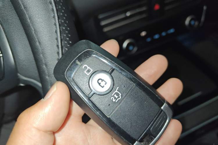 Used Ford Edge 2021 PLUS EcoBoost 245 Two-Wheel-Drive Titanium 7-Seater Vehicle Key