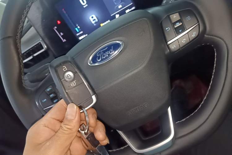Used Ford Edge 2021 PLUS EcoBoost 245 Two-Wheel-Drive Platinum Edition 5 Seats Vehicle Key
