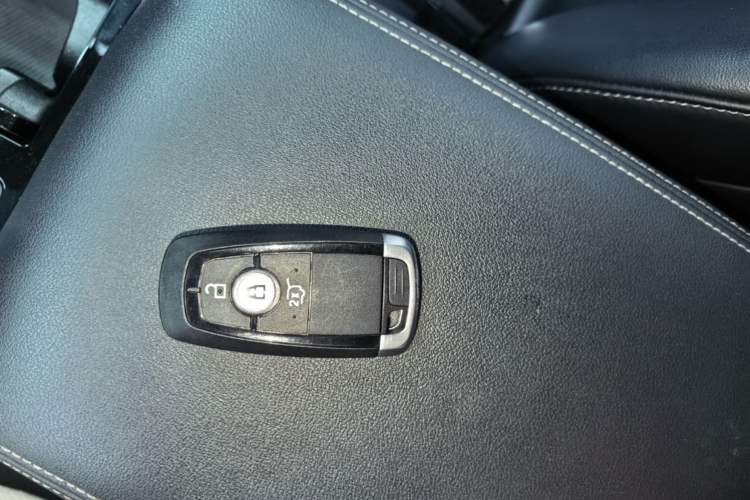 Used Ford Edge 2021 PLUS EcoBoost 245 Two-Wheel-Drive Titanium 7-Seater Vehicle Key