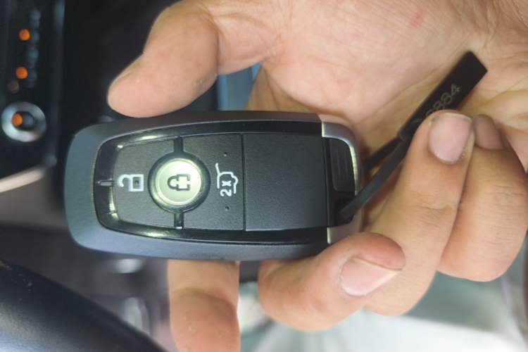 Used Ford Edge 2021 PLUS EcoBoost 245 Two-Wheel-Drive Titanium 7-Seater Vehicle Key