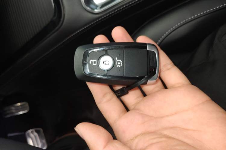 Used Ford Edge 2021 PLUS EcoBoost 245 Two-Wheel-Drive Titanium 7-Seater Vehicle Key