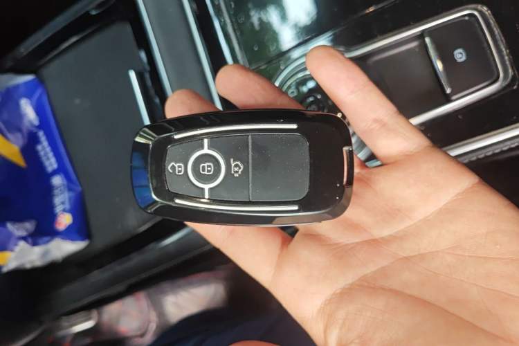 Used Ford Edge 2021 PLUS EcoBoost 245 Two-Wheel-Drive Titanium 7-Seater Vehicle Key