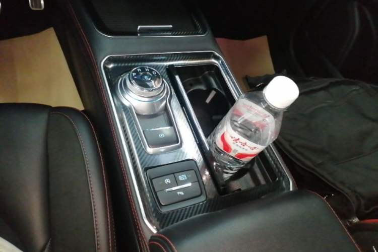 Used Ford Edge 2021 PLUS EcoBoost 245 4x4 ST-Line 7-Seater Gear Lever