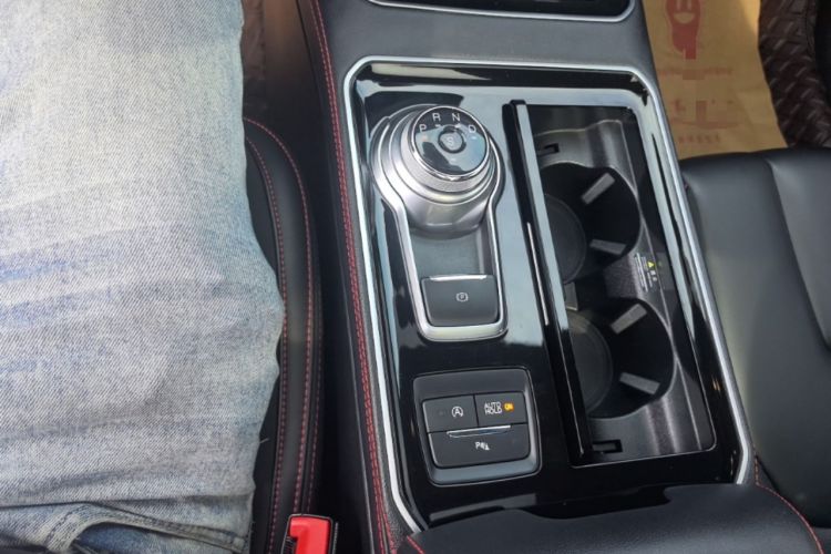 Used Ford Edge 2021 PLUS EcoBoost 245 4x4 ST-Line 7-Seater Gear Lever