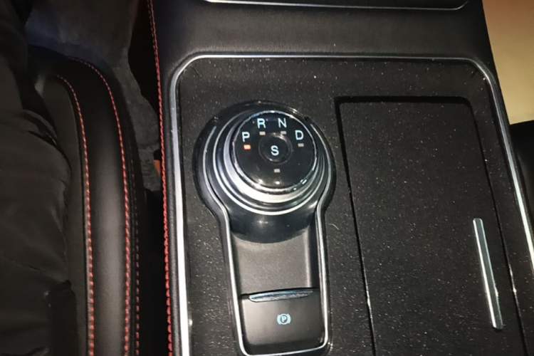 Used Ford Edge 2021 PLUS EcoBoost 245 4x4 ST-Line 7-Seater Gear Lever