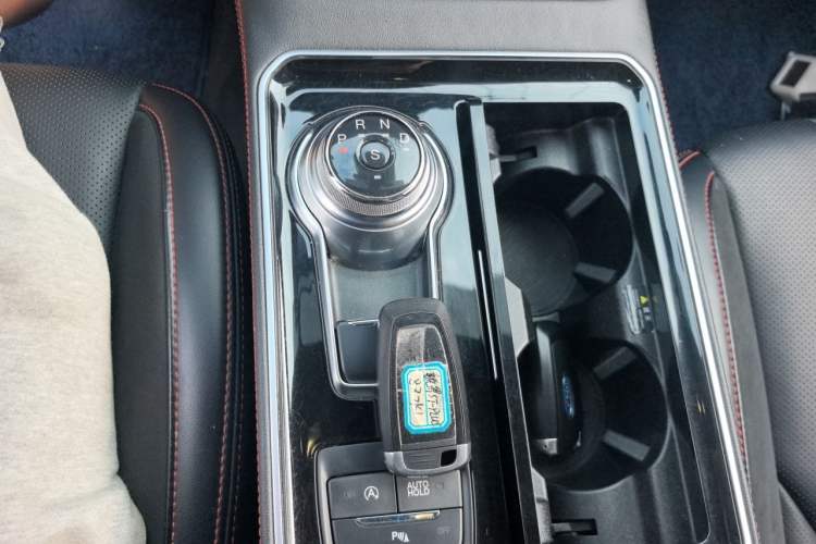 Used Ford Edge 2021 PLUS EcoBoost 245 4x4 ST-Line 7-Seater Gear Lever