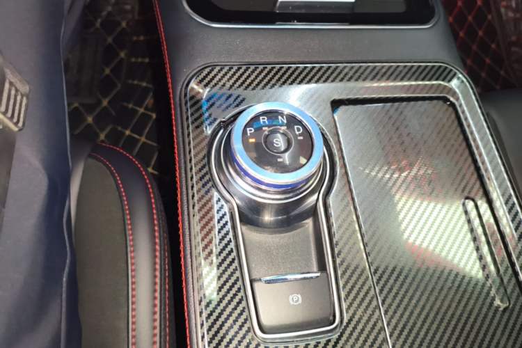 Used Ford Edge 2021 PLUS EcoBoost 245 4x4 ST-Line 7-Seater Gear Lever