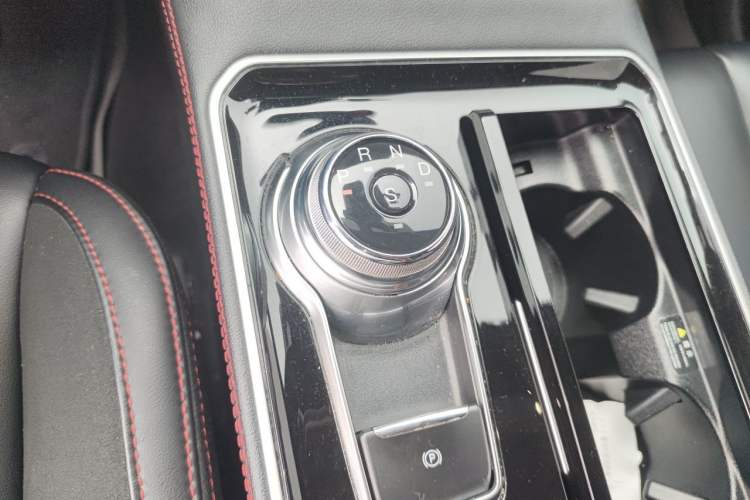 Used Ford Edge 2021 PLUS EcoBoost 245 4x4 ST-Line 7-Seater Gear Lever