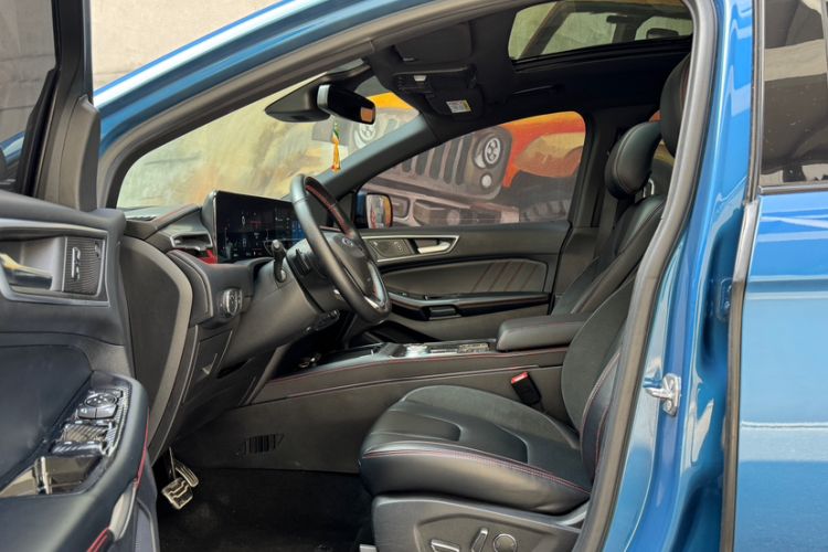 Used Ford Edge 2021 PLUS EcoBoost 245 4x4 ST-Line 7-Seater Interior 2