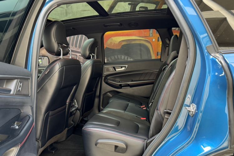 Used Ford Edge 2021 PLUS EcoBoost 245 4x4 ST-Line 7-Seater Interior 4