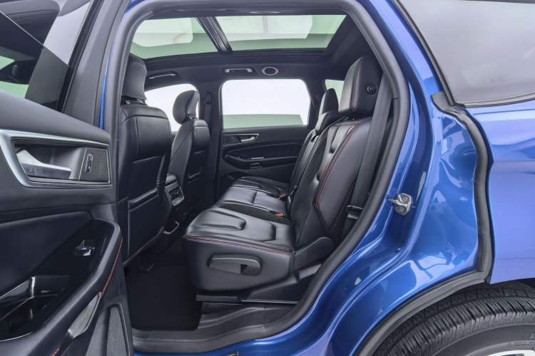 Used Ford Edge 2021 PLUS EcoBoost 245 4x4 ST-Line 7-Seater Interior 4