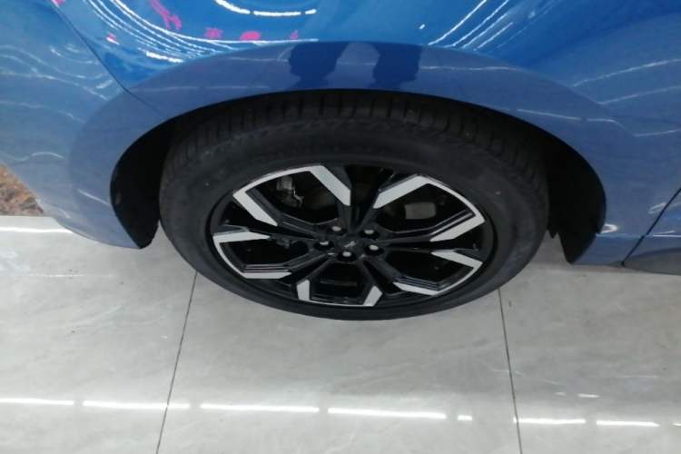 Used Ford Edge 2021 PLUS EcoBoost 245 4x4 ST-Line 7-Seater Left Front Wheel Hub