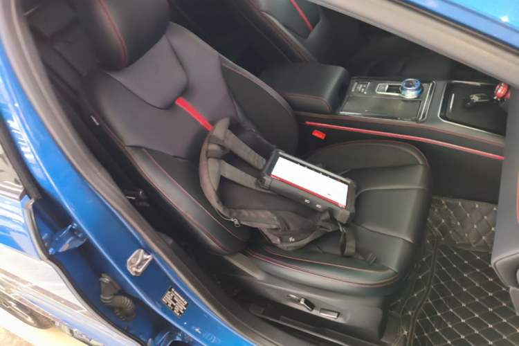 Used Ford Edge 2021 PLUS EcoBoost 245 4x4 ST-Line 7-Seater Right Front Seat