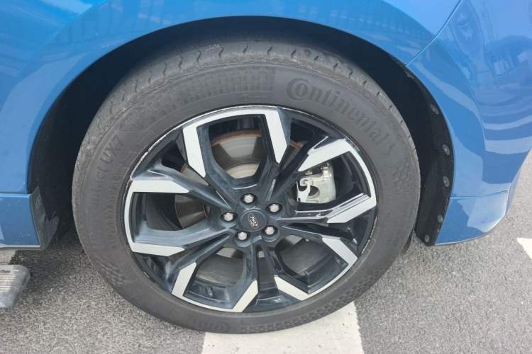 Used Ford Edge 2021 PLUS EcoBoost 245 4x4 ST-Line 7-Seater Right Front Wheel Hub