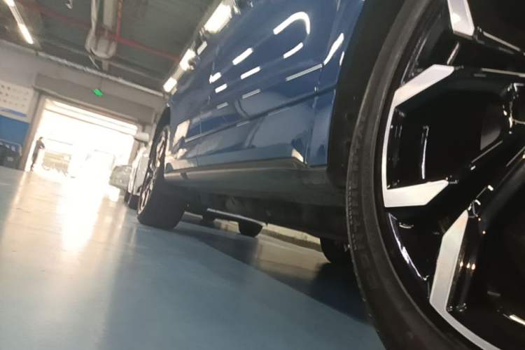 Used Ford Edge 2021 PLUS EcoBoost 245 4x4 ST-Line 7-Seater Right Side Sill