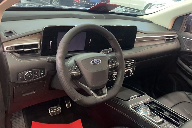 Used Ford Edge 2021 Facelifted PLUS EcoBoost 245 Two-Wheel Drive XLT 7-Seater Steering Wheel