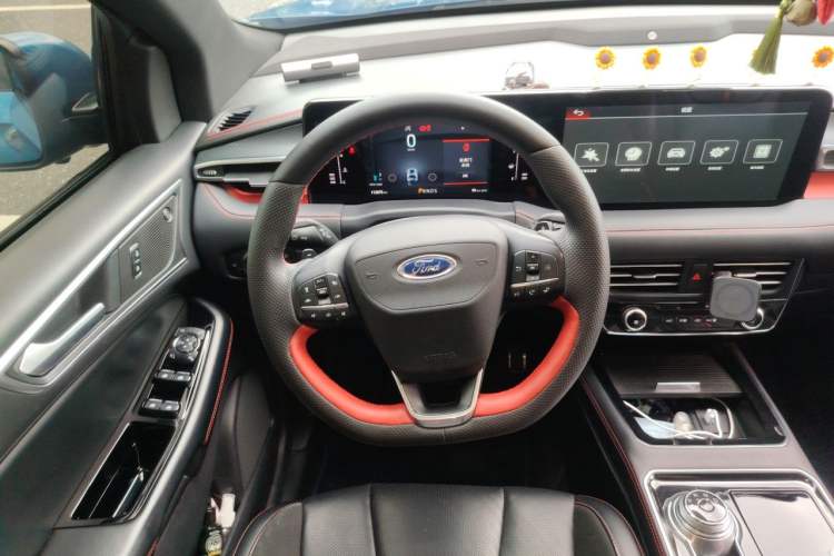 Used Ford Edge 2021 PLUS EcoBoost 245 4x4 ST-Line 7-Seater Steering Wheel