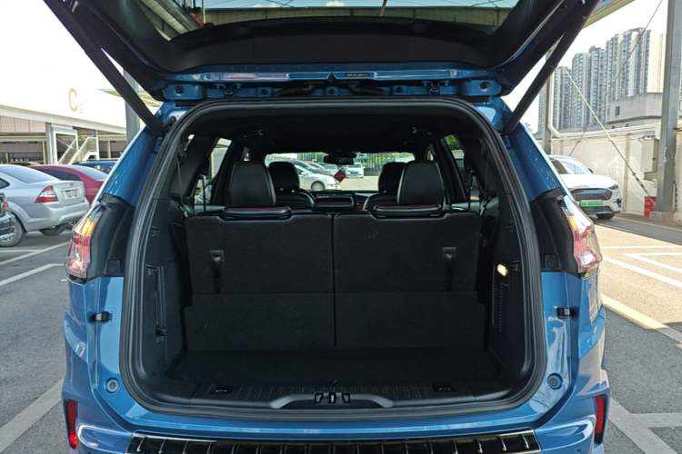 Used Ford Edge 2021 PLUS EcoBoost 245 4x4 ST-Line 7-Seater Trunk