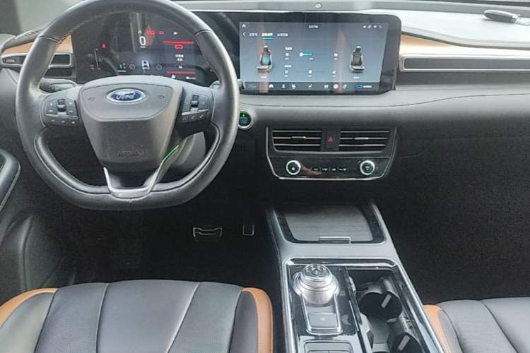Used Ford Edge 2021 PLUS EcoBoost 245 Four-Wheel Drive Titanium Edition 7-Seater Center Console