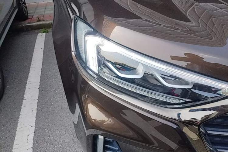 Used Ford Edge 2021 PLUS EcoBoost 245 Four-Wheel Drive Titanium Edition 7-Seater Right Front Headlight