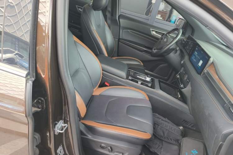 Used Ford Edge 2021 PLUS EcoBoost 245 Four-Wheel Drive Titanium Edition 7-Seater Right Front Seat