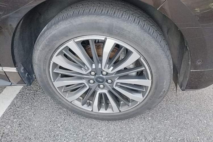 Used Ford Edge 2021 PLUS EcoBoost 245 Four-Wheel Drive Titanium Edition 7-Seater Right Front Wheel Hub