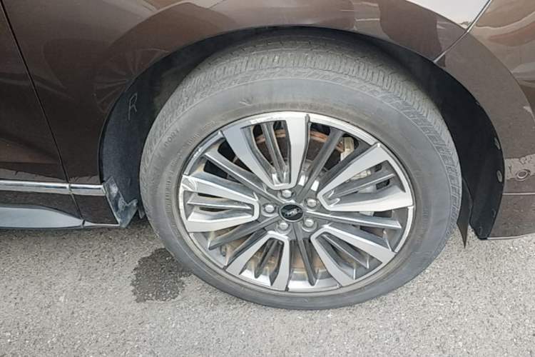 Used Ford Edge 2021 PLUS EcoBoost 245 Four-Wheel Drive Titanium Edition 7-Seater Right Front Wheel Hub
