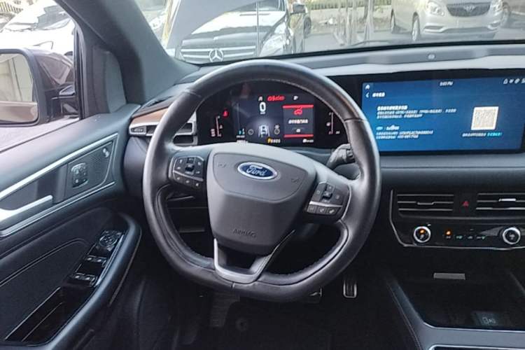 Used Ford Edge 2021 PLUS EcoBoost 245 Four-Wheel Drive Titanium Edition 7-Seater Steering Wheel