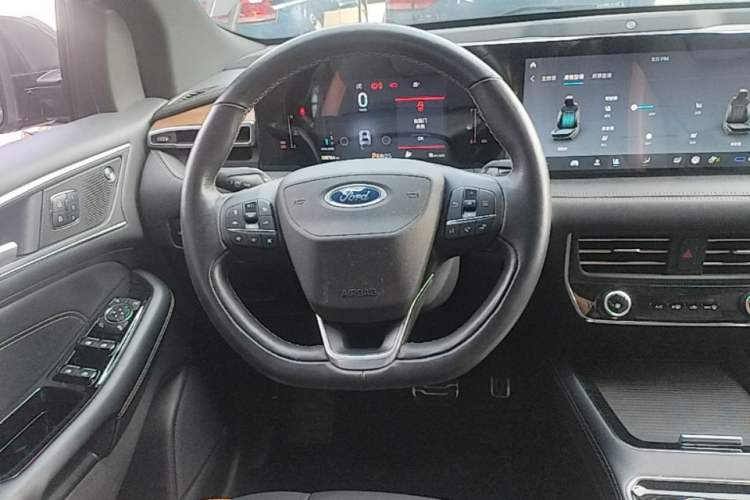 Used Ford Edge 2021 PLUS EcoBoost 245 Four-Wheel Drive Titanium Edition 7-Seater Steering Wheel