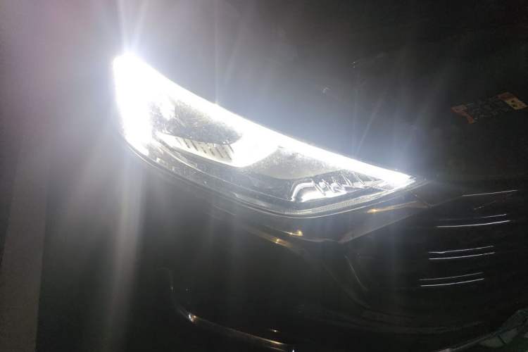 Used Ford Edge 2021 PLUS EcoBoost 245 Two-Wheel-Drive Titanium 7-Seater Right Front Headlight