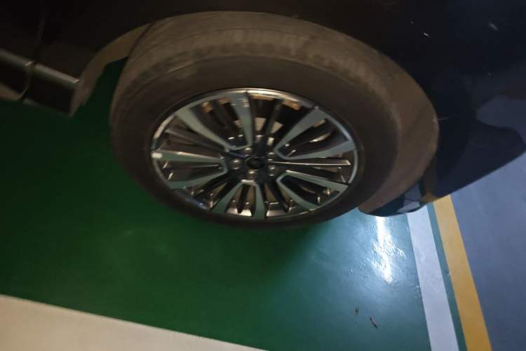 Used Ford Edge 2021 PLUS EcoBoost 245 Two-Wheel-Drive Titanium 7-Seater Right Front Wheel Hub