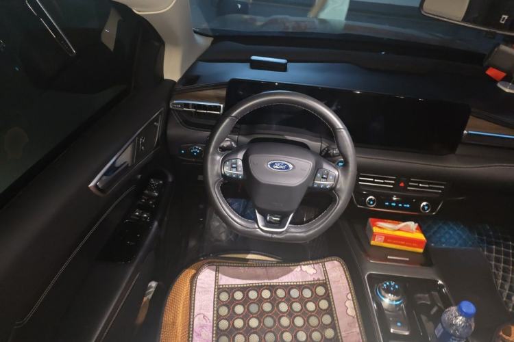 Used Ford Edge 2021 PLUS EcoBoost 245 Two-Wheel-Drive Titanium 7-Seater Steering Wheel