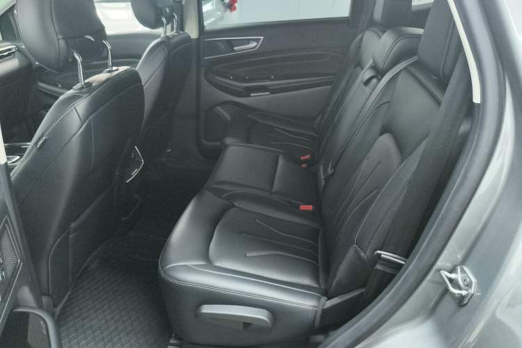Used Ford Edge 2021 Facelifted PLUS EcoBoost 245 Two-Wheel Drive XLT 7-Seater Interior 2