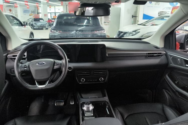 Used Ford Edge 2021 Facelifted PLUS EcoBoost 245 Two-Wheel Drive XLT 7-Seater Interior 4