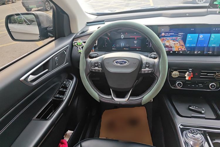 Used Ford Edge 2021 Facelifted PLUS EcoBoost 245 Two-Wheel Drive XLT 7-Seater Steering Wheel