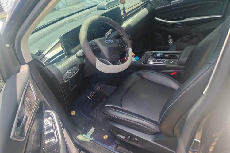 Used Ford Edge 2021 PLUS EcoBoost 245 Two-Wheel-Drive Titanium 7-Seater Left Front Seat