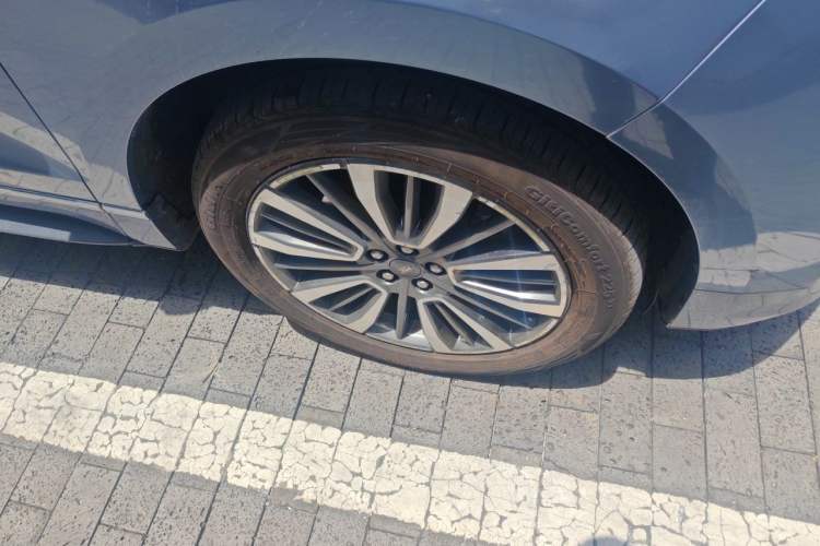 Used Ford Edge 2021 PLUS EcoBoost 245 Two-Wheel-Drive Titanium 7-Seater Right Front Wheel Hub