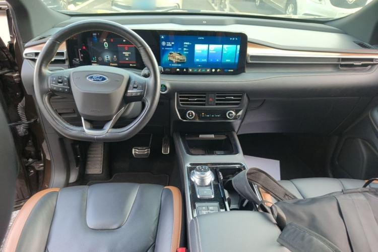 Used Ford Edge 2021 PLUS EcoBoost 245 Four-Wheel Drive Titanium Edition 7-Seater Center Console